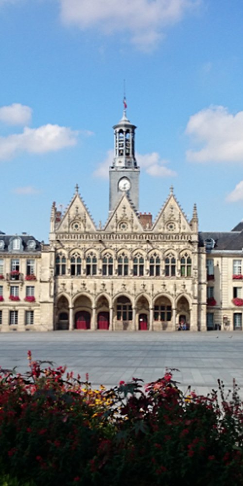 Dining ambience in Saint Quentin Les Marais