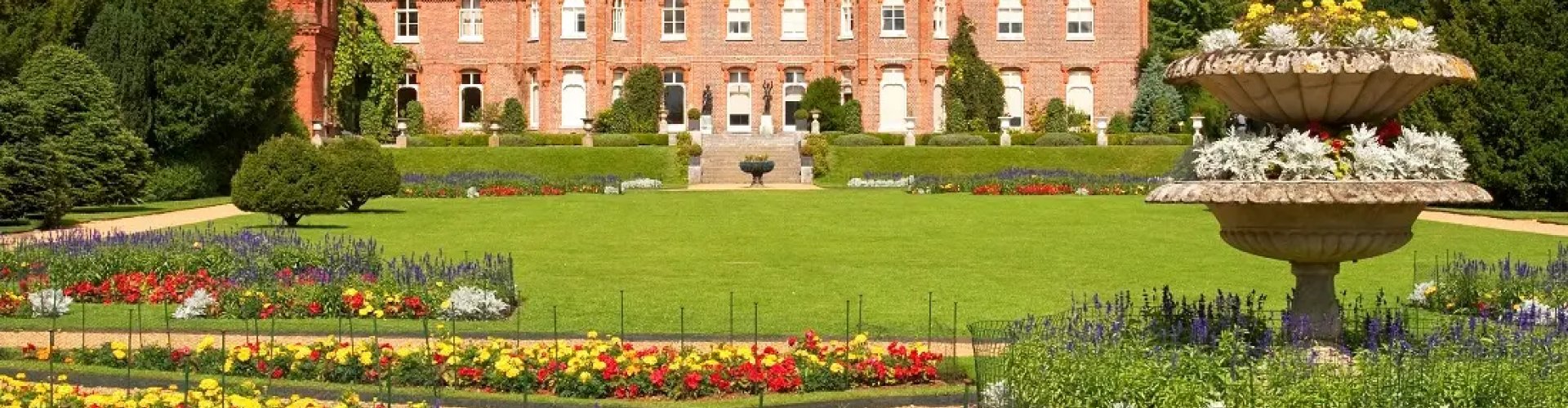 Scenic dinner setting in High Wycombe