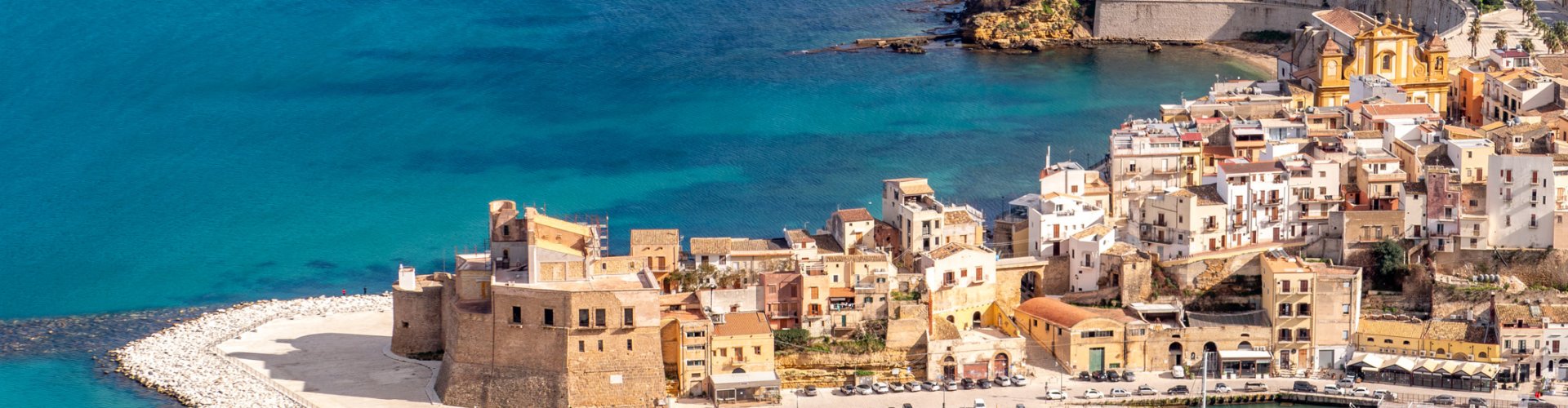 Sicilian dining scene in Castellammare del Golfo