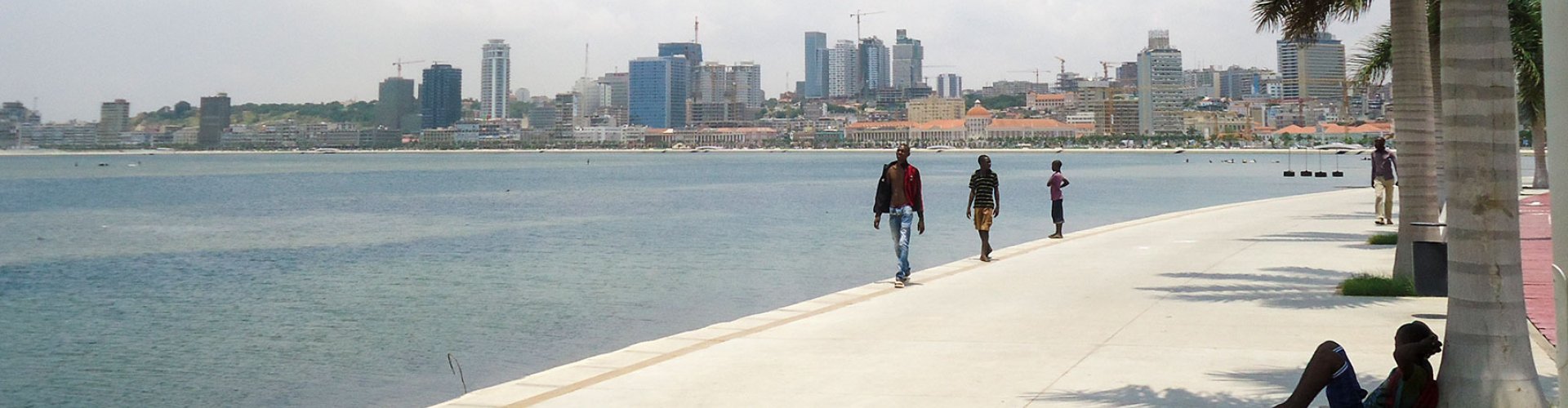 Scenic Luanda dining experience