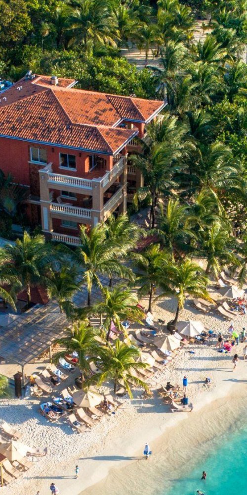 Dining ambience in Roatán
